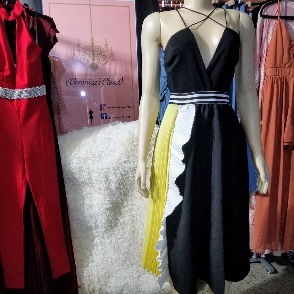 Pleated skirt with ruffle front